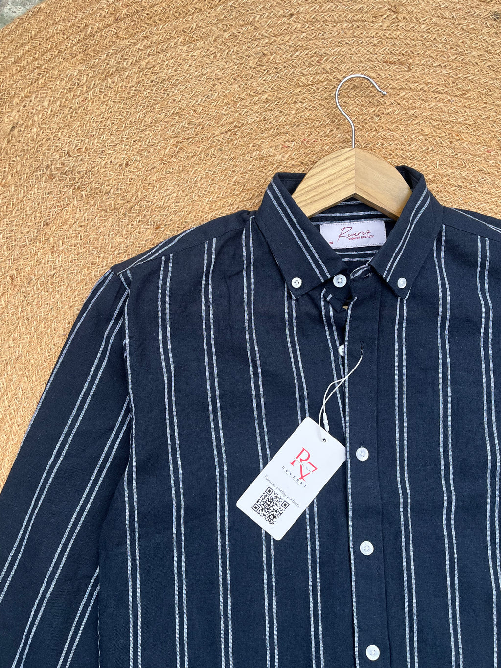 Uni Liur Classic Obsidian Line Button Down shirt